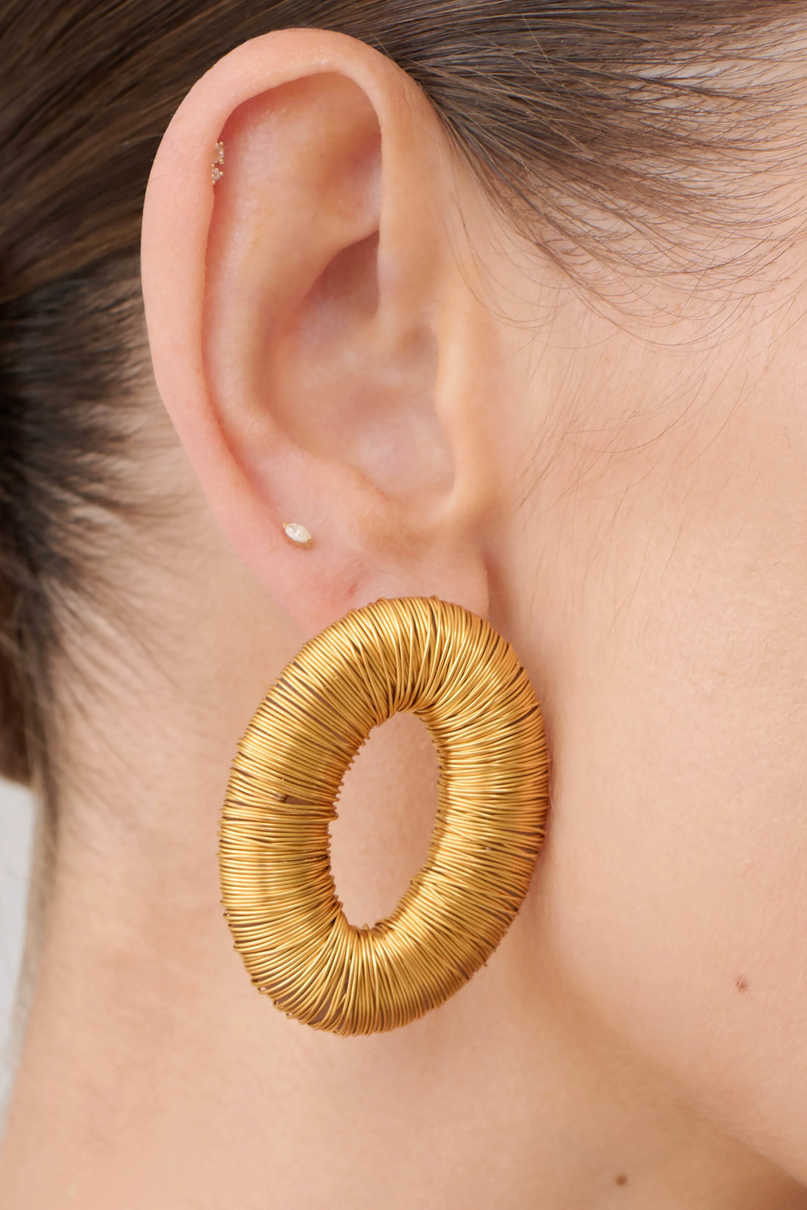 Yara Metal Wounded Stud Earring - Gold - Image 3